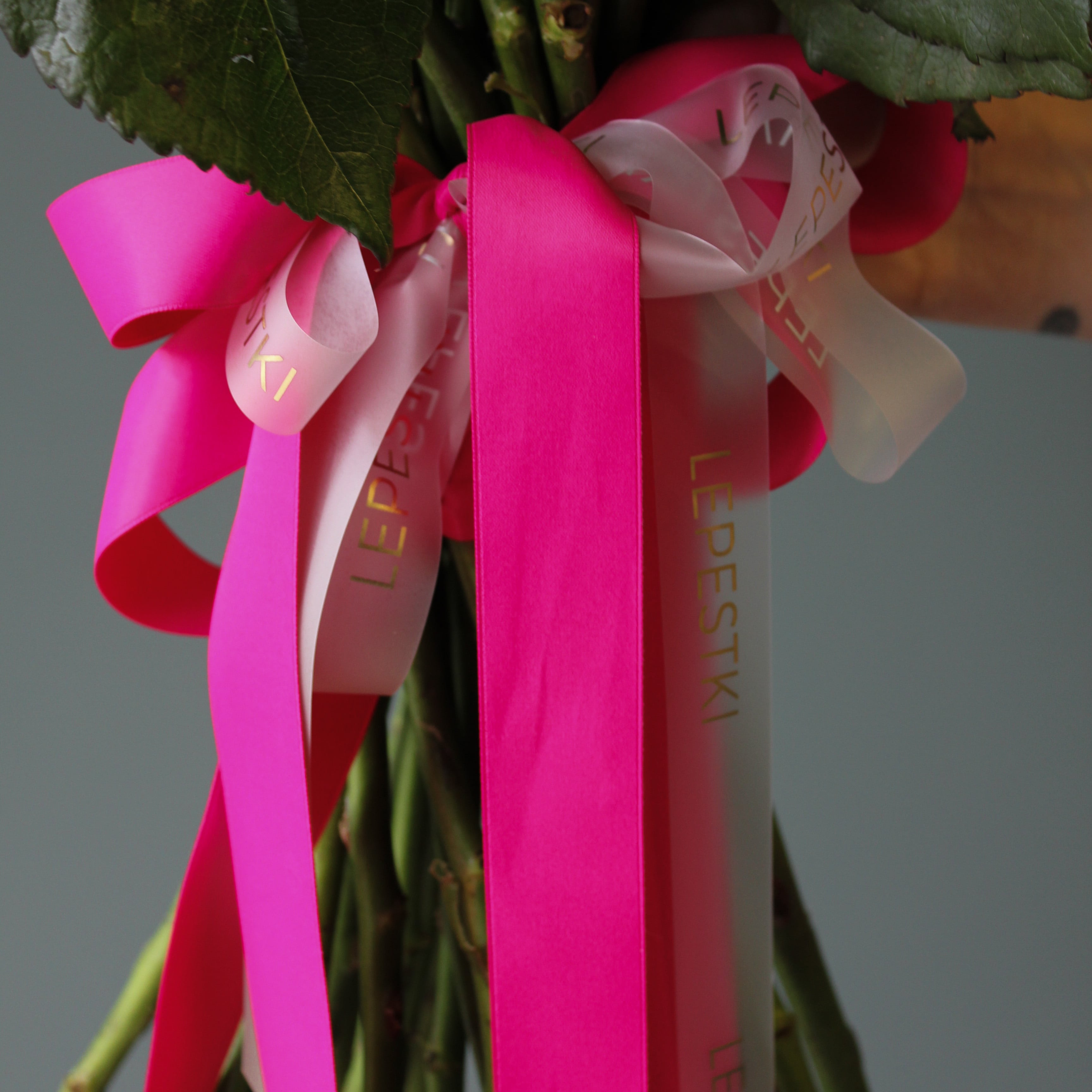 25 пионовидных розовых роз Эквадор